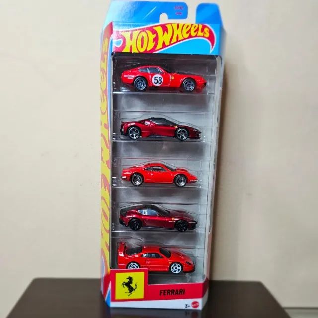 Hot Wheels Ferrari Pack com 5 Miniaturas 1/64 Mattel