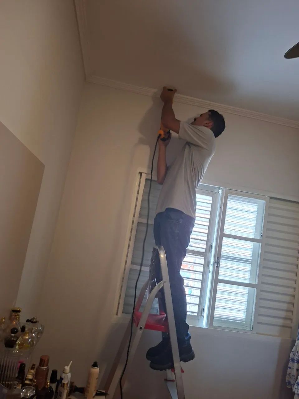 Instalação de cortinas, persianas e papel de parede - Foto 2
