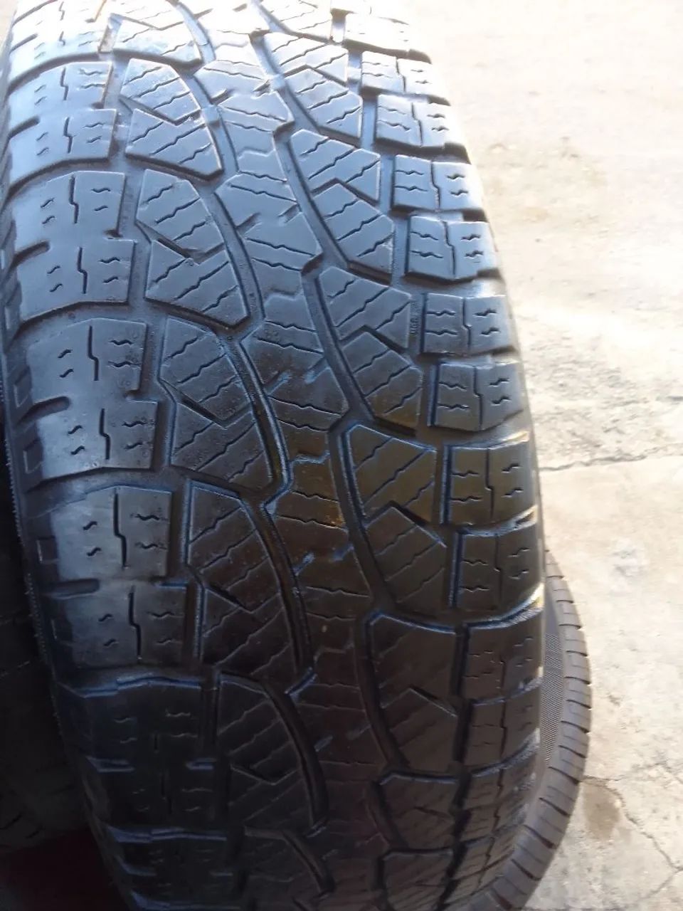 Pneu 235/70/16