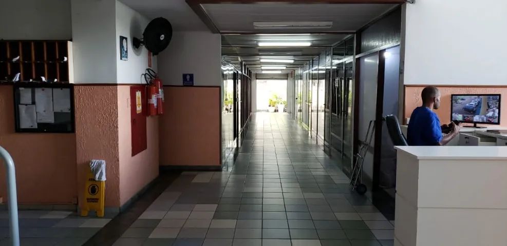 Sala Comercial na AV. PARALELA aproximadamente 46mt2 - Foto 3
