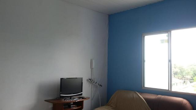 Vende-se um apartamento em condomínio fechado