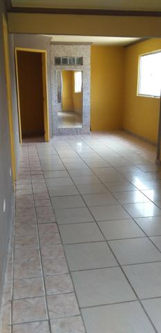 Casa muito ampla e arejada com garagem e 2 qts - Foto 11