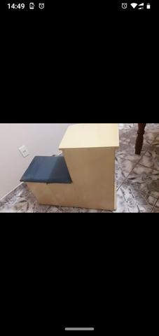 Estante pequena com acolchoado