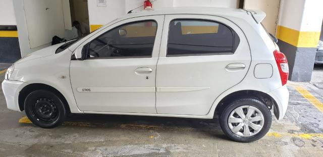 Toyota Etios HB - 1.3 X 15/15