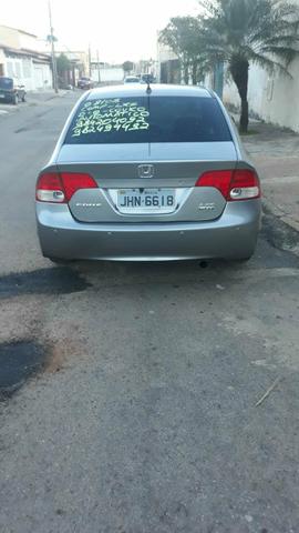 Vendo ou troco honda civic completo automático! - Foto 8