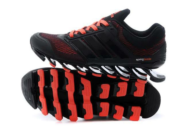 springblade preto e laranja