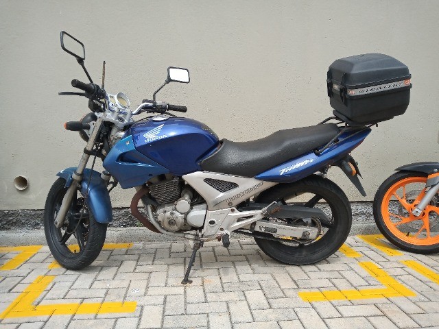 HONDA TWISTER AZUL 2004