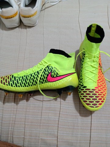 chuteira nike profissional