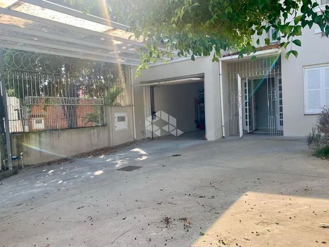 Casa com 3 dormitórios, 221m², desocupada e com piscina, no Bairro Guarujá na Zona de Port - Foto 3