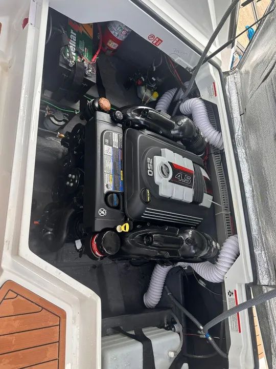 LANCHA FOCKER 242 GTC 2020 GABINADA  MOTOR 250 MERCURY  - Foto 6