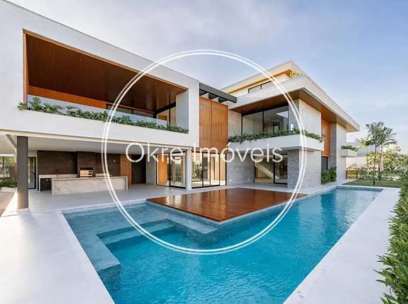 Mansão TRIPLEX com 5 suítes no Condomínio Alphaville na Barra da Tijuca