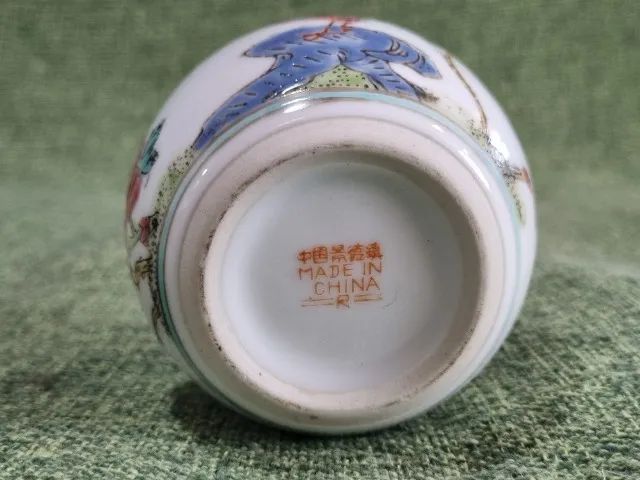 Mini vaso chinês de porcelana pintada - Foto 5