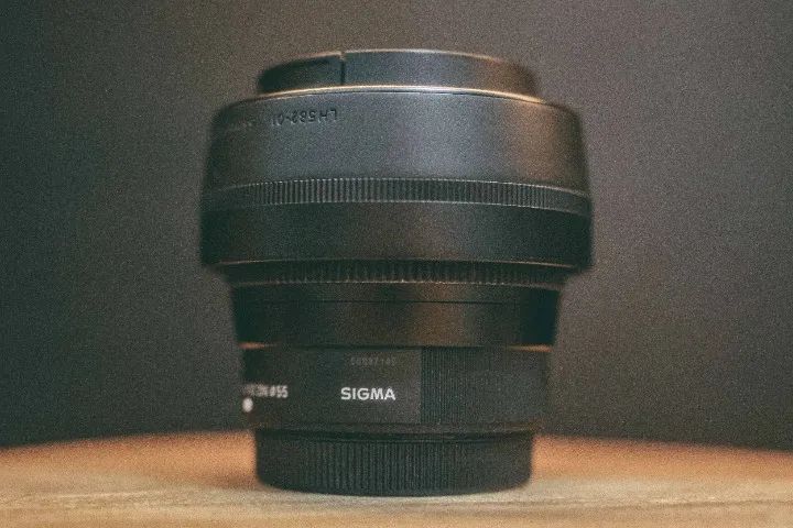 Lente Sigma 56mm f1.4 Fujifilm X-Mount bem conservada ótima lente - Foto 4