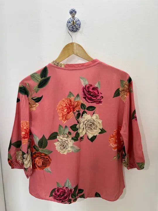 Blusa feminina floral com babado - Foto 3
