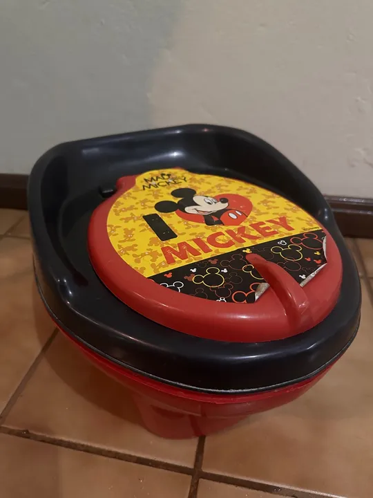 Pinico troninho do mickey
