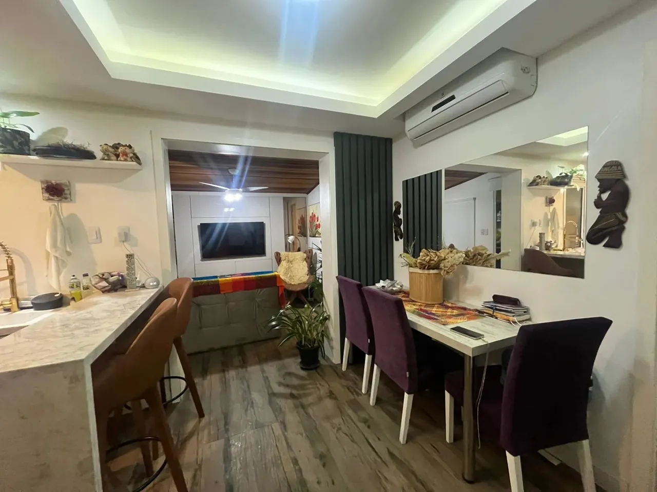 ALUGUEL DE APARTAMENTO COM VAGA - MENINO DEUS