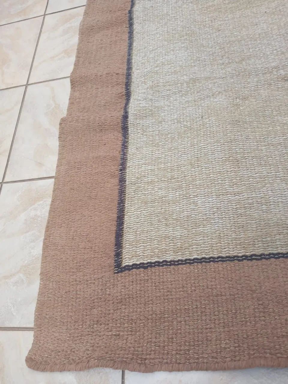Tapete de juta bege com detalhes em marrom - Foto 3