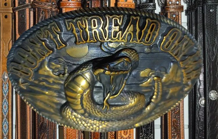 Fivela Importada da Ucrânia - Símbolo da Cobra "Don't Tread on Me"  - Foto 2