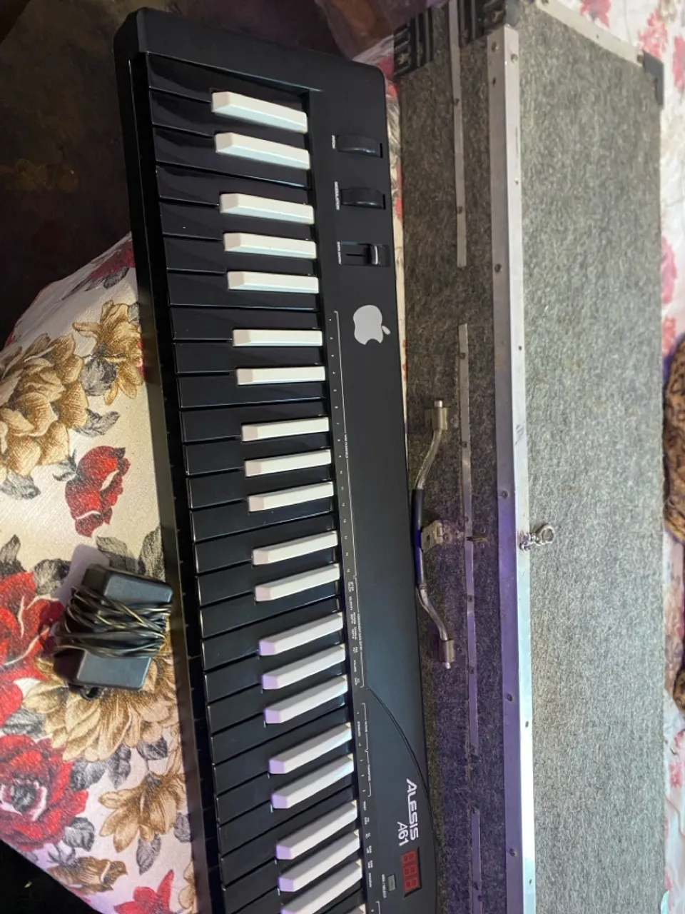 Teclado Alesis A61 - Controlador MIDI
