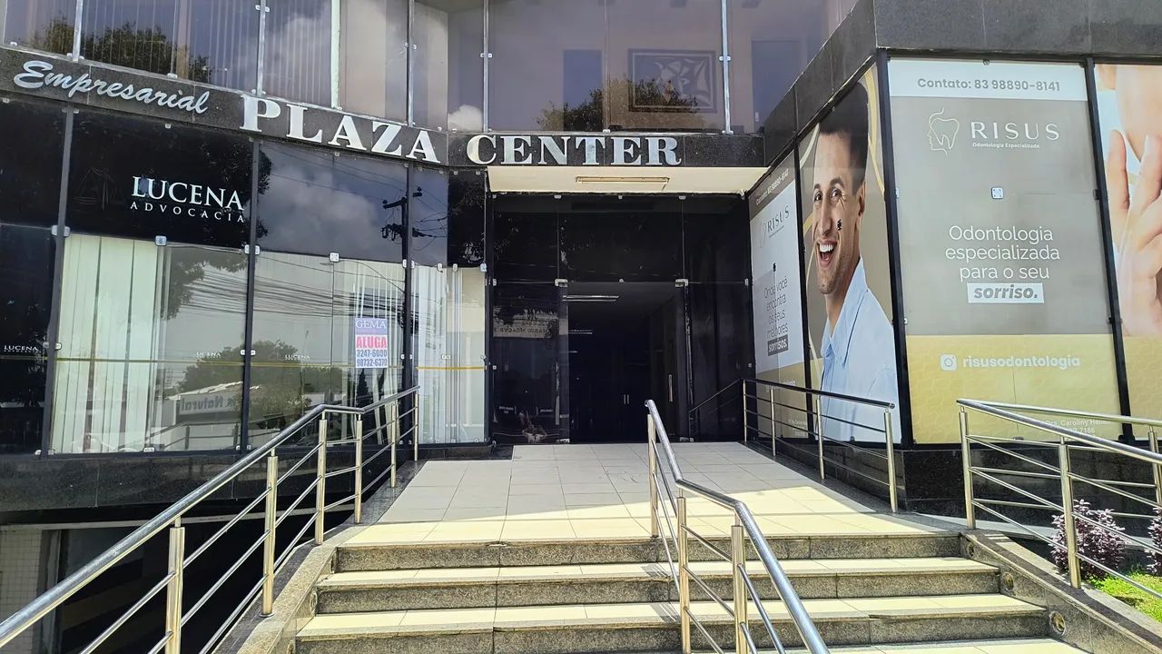 Lindo e Amplo Escritório de 32 m² - No Plaza Center  Em frente ao Fórum Civil - Recepção  