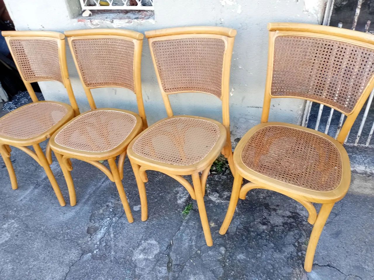Conjunto de 3 Cadeiras de Madeira com Assento de Palhinha - Foto 2