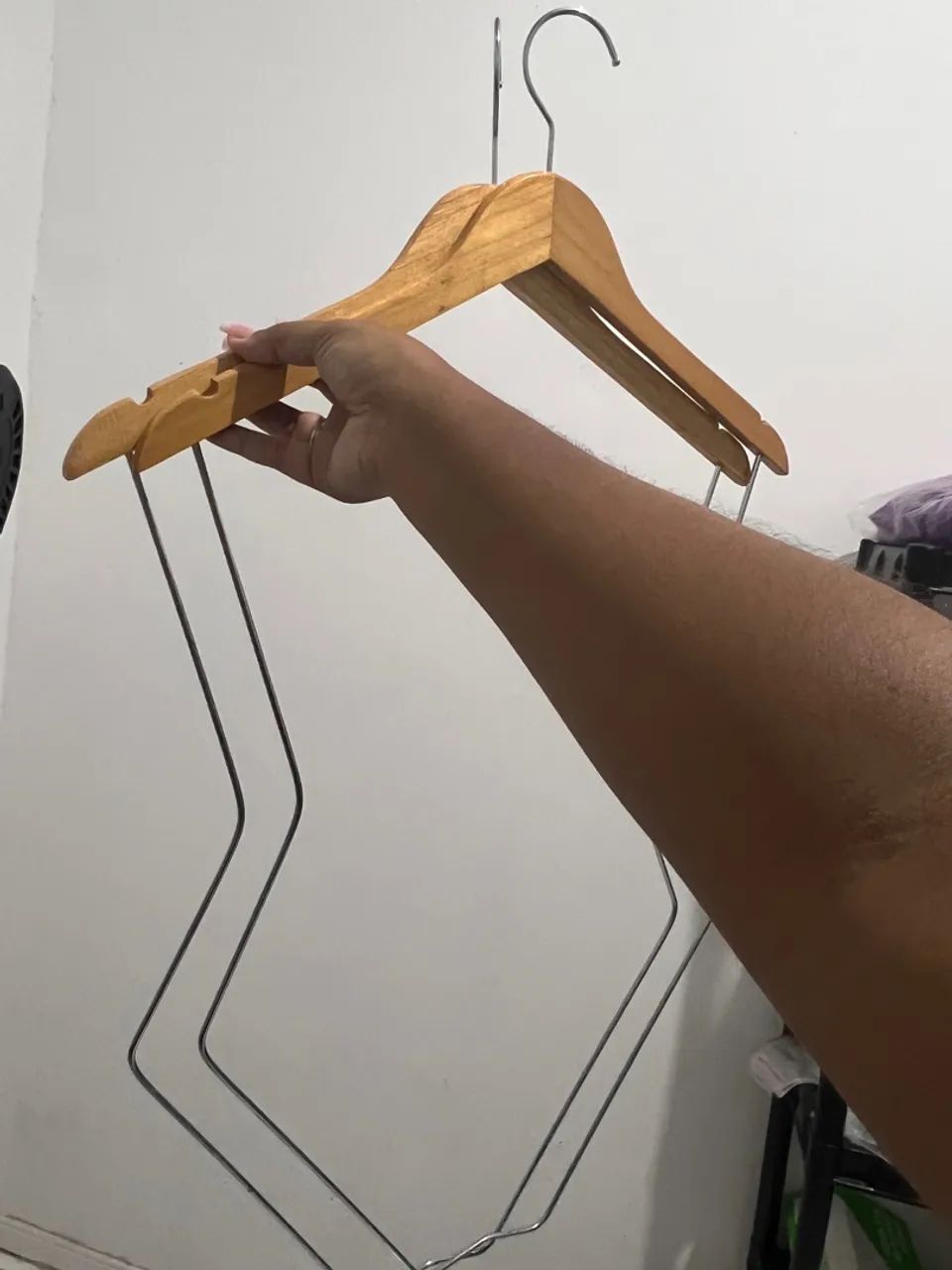 Vendo 1 Cabide silhueta  - Foto 3