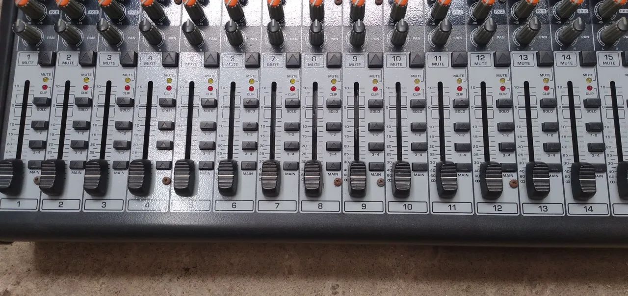 Mesa de Som Behringer 24 Canais - Foto 4