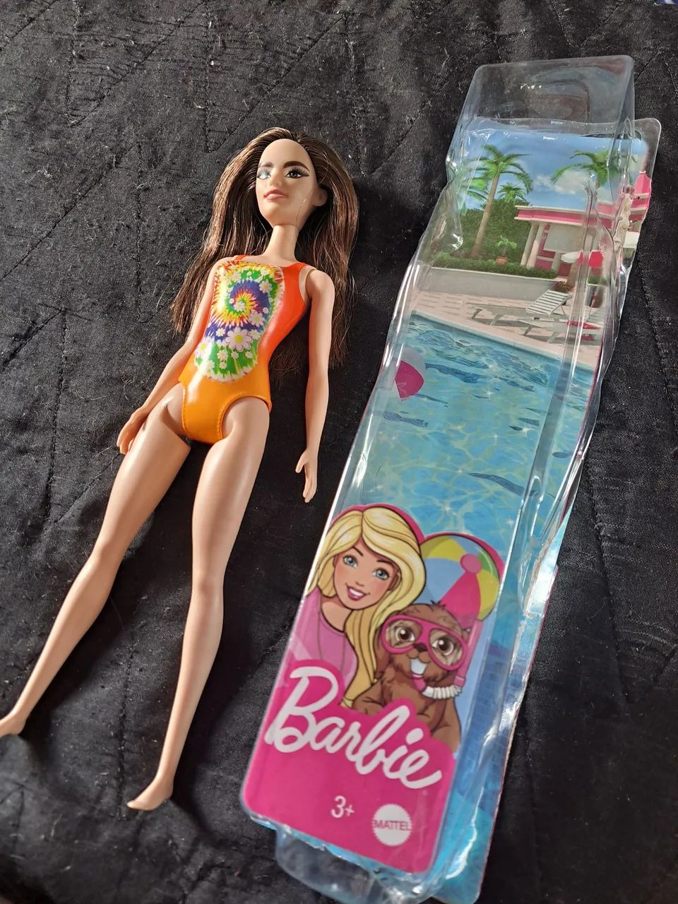 Boneca Barbie Verão com Roupa de Banho - Foto 2