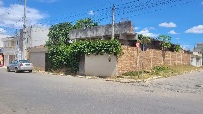Vende-se Casa e Terreno no Bairro Bela Vista, SCC.
