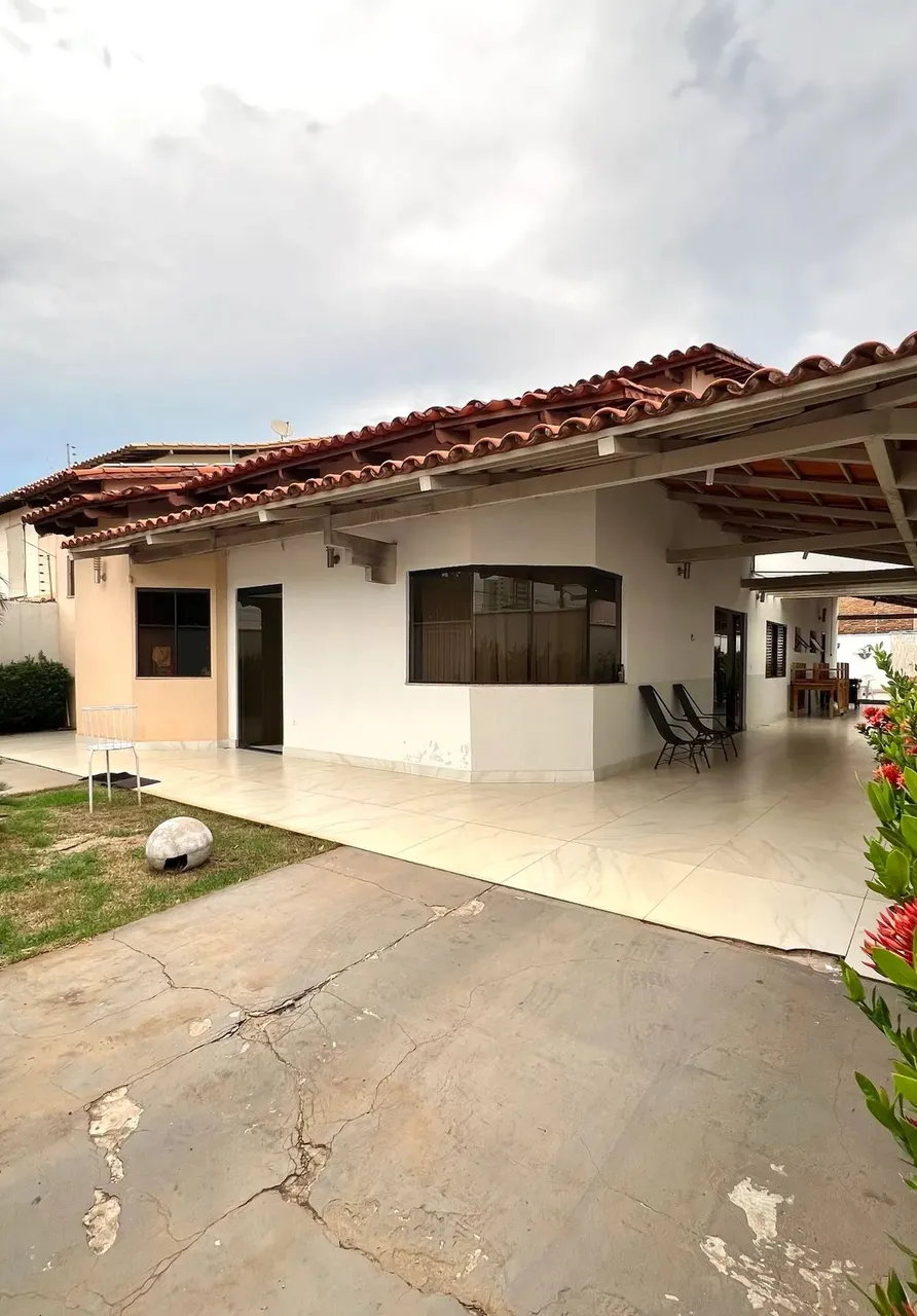 Casa 6 quartos, sendo 4 suíte (2 com closet) - 603 Sul