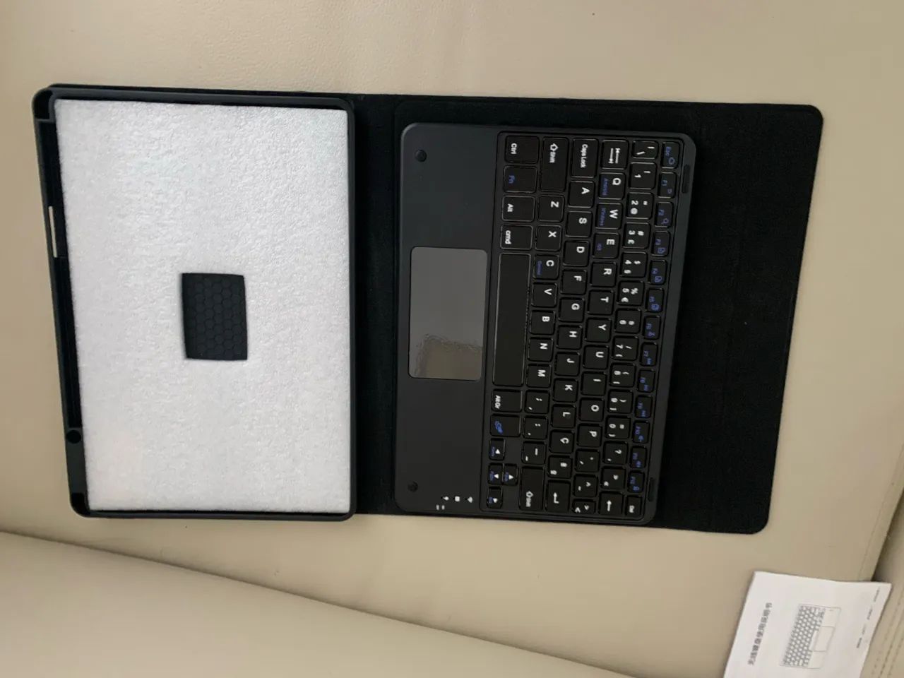 Capa com Teclado Bluetooth para Tablet - Modelo Pad SE 11 - Foto 2