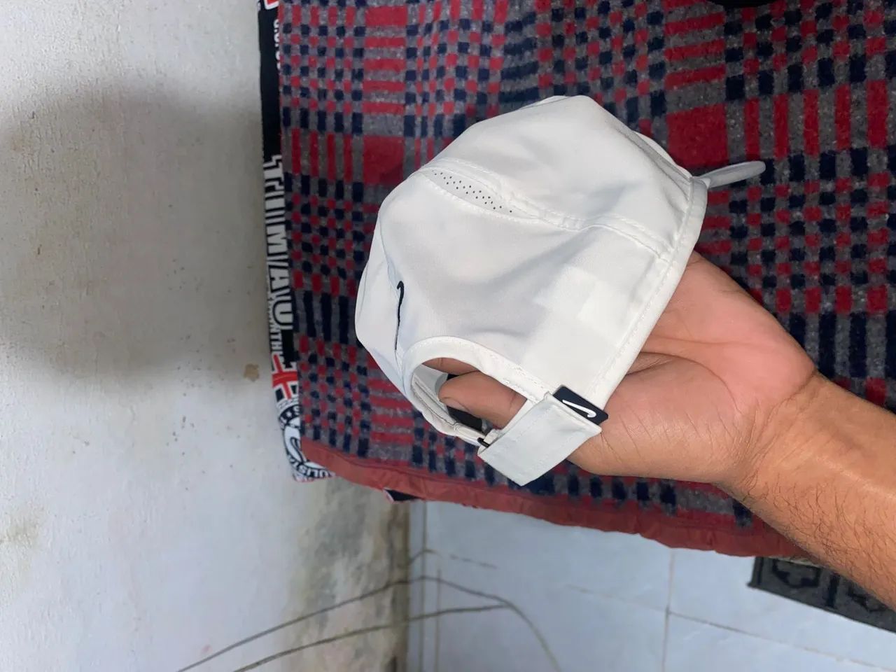 Vim anunciar esses 2 boné original da Nike,o motivo da venda é o tamanho,eles vieram G/GG - Foto 4