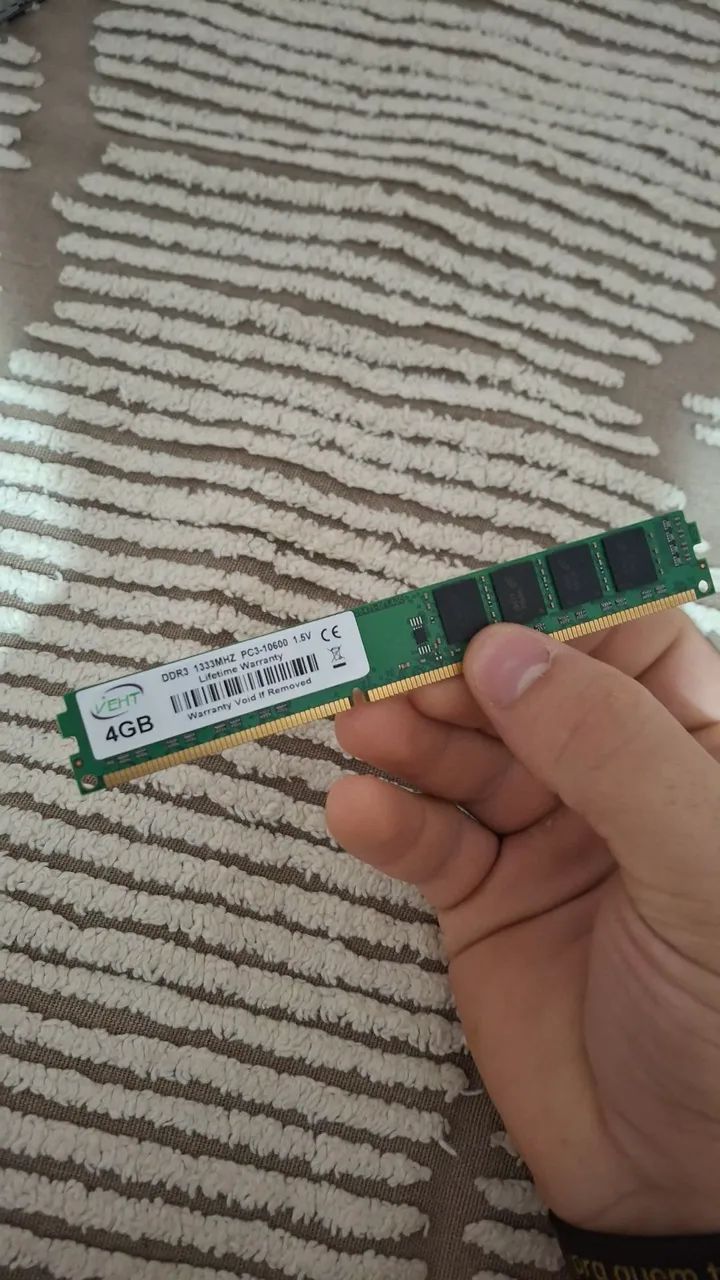 1 RAM stick VEHT 4GB DDR364374415406595120