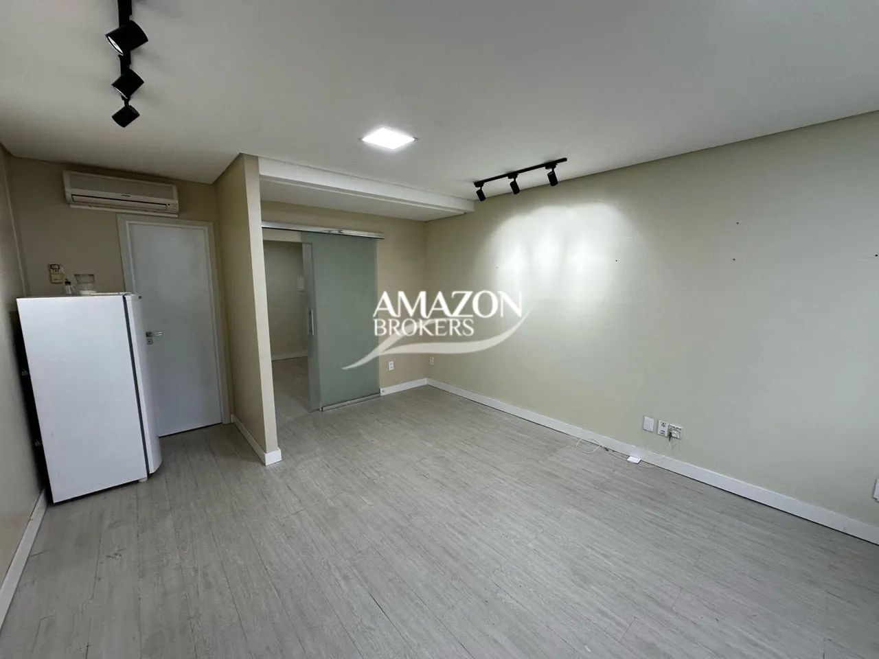 Vieiralves Business Center - 32 m2 - Sala comercial no Adrianópolis - Alugo