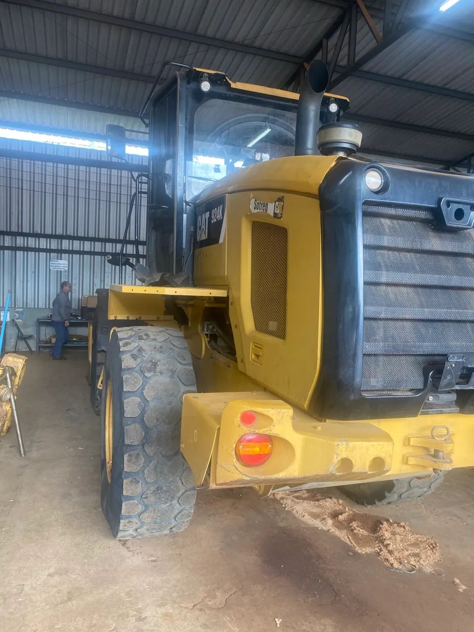 Pás carregadeira CAT 924K e John deere 524