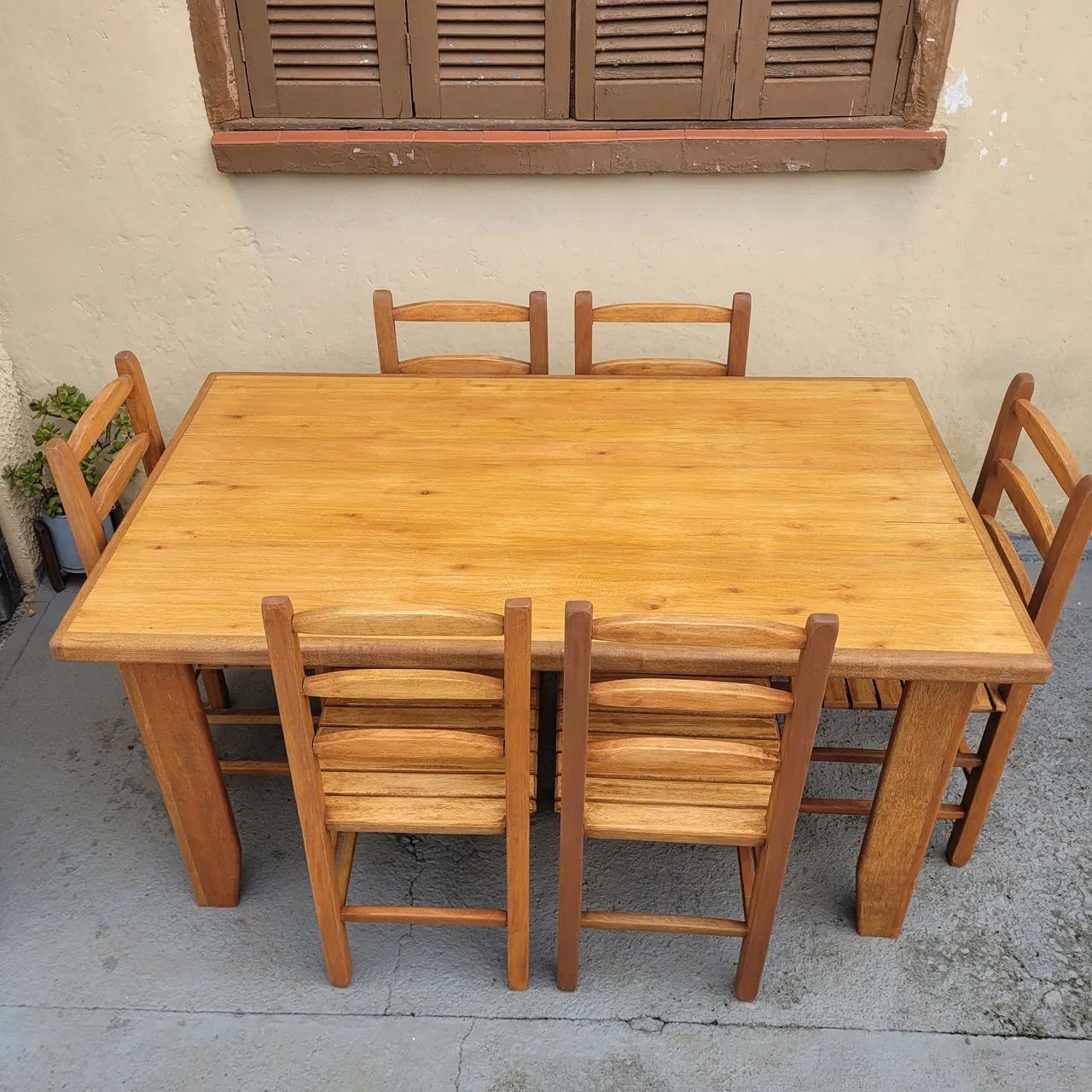 Mesa de Jantar em Madeira Maciça com 6 Cadeiras - Foto 3