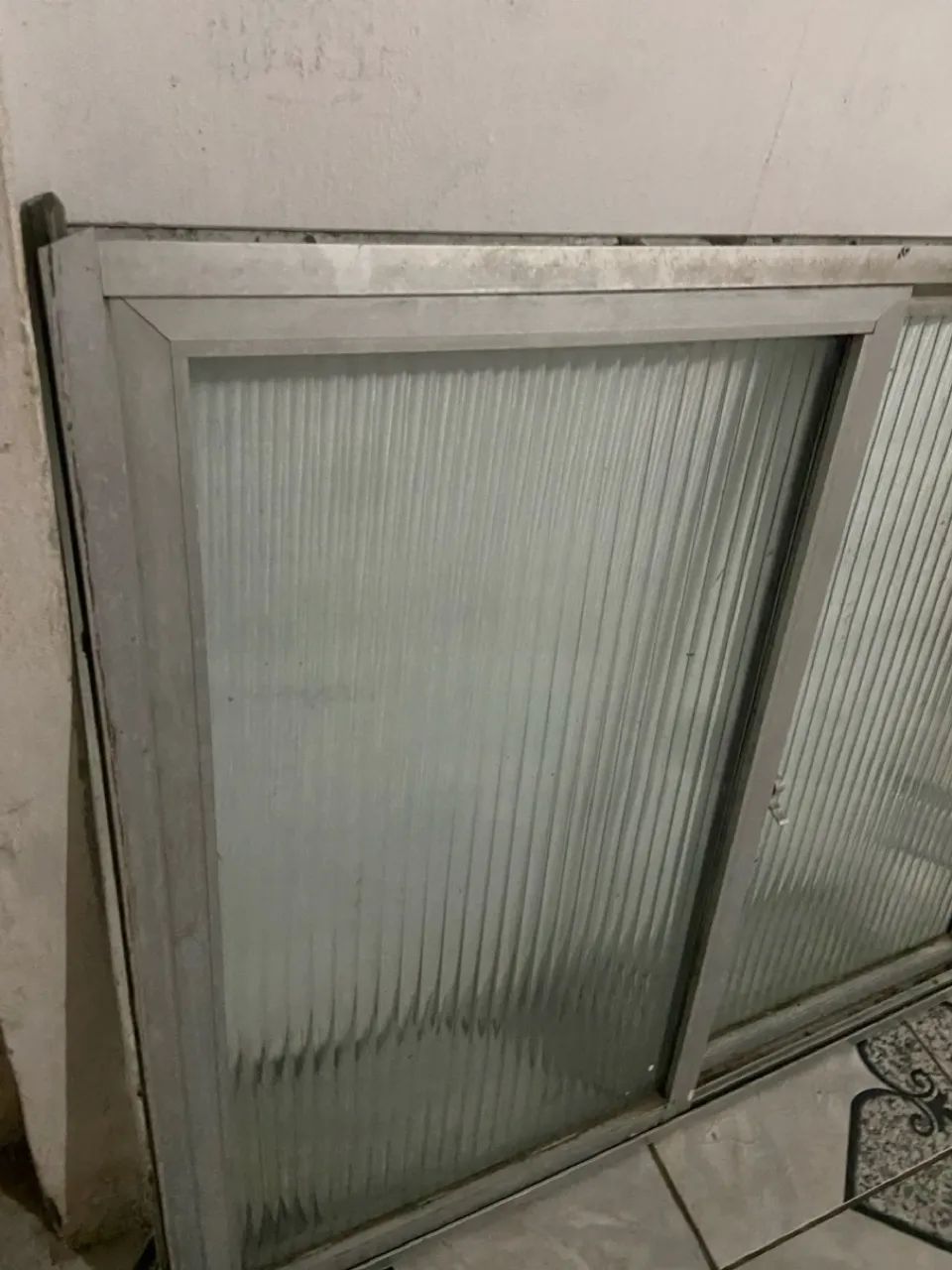 Janela de Alumínio com Vidro Canelado - Foto 2