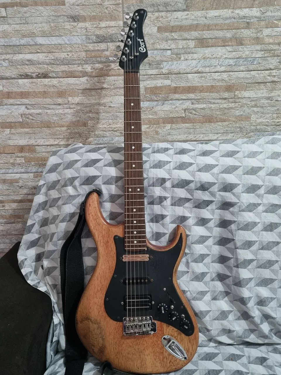 Guitarra Cort