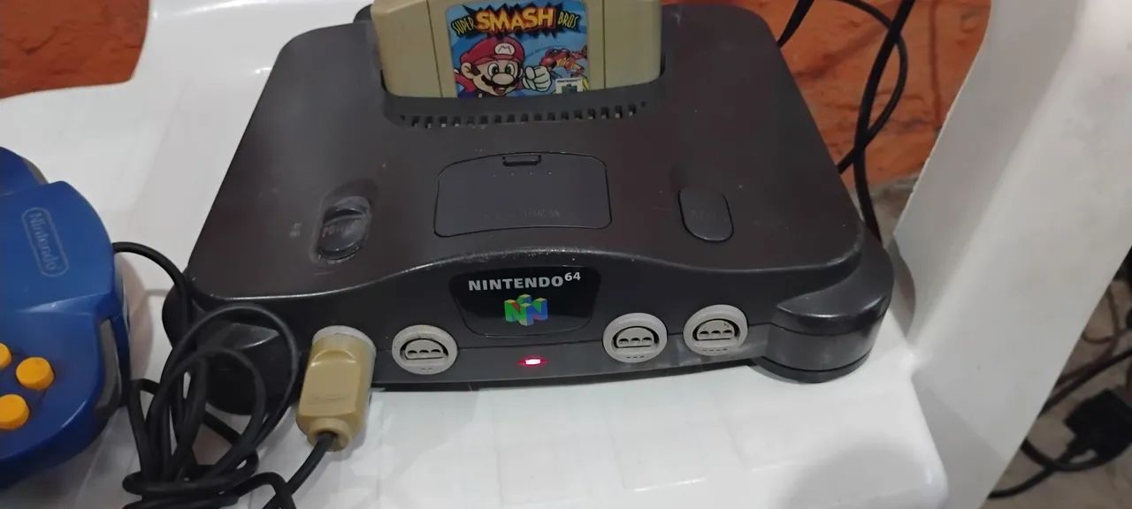 Nintendo 64 com Super Smash Bros