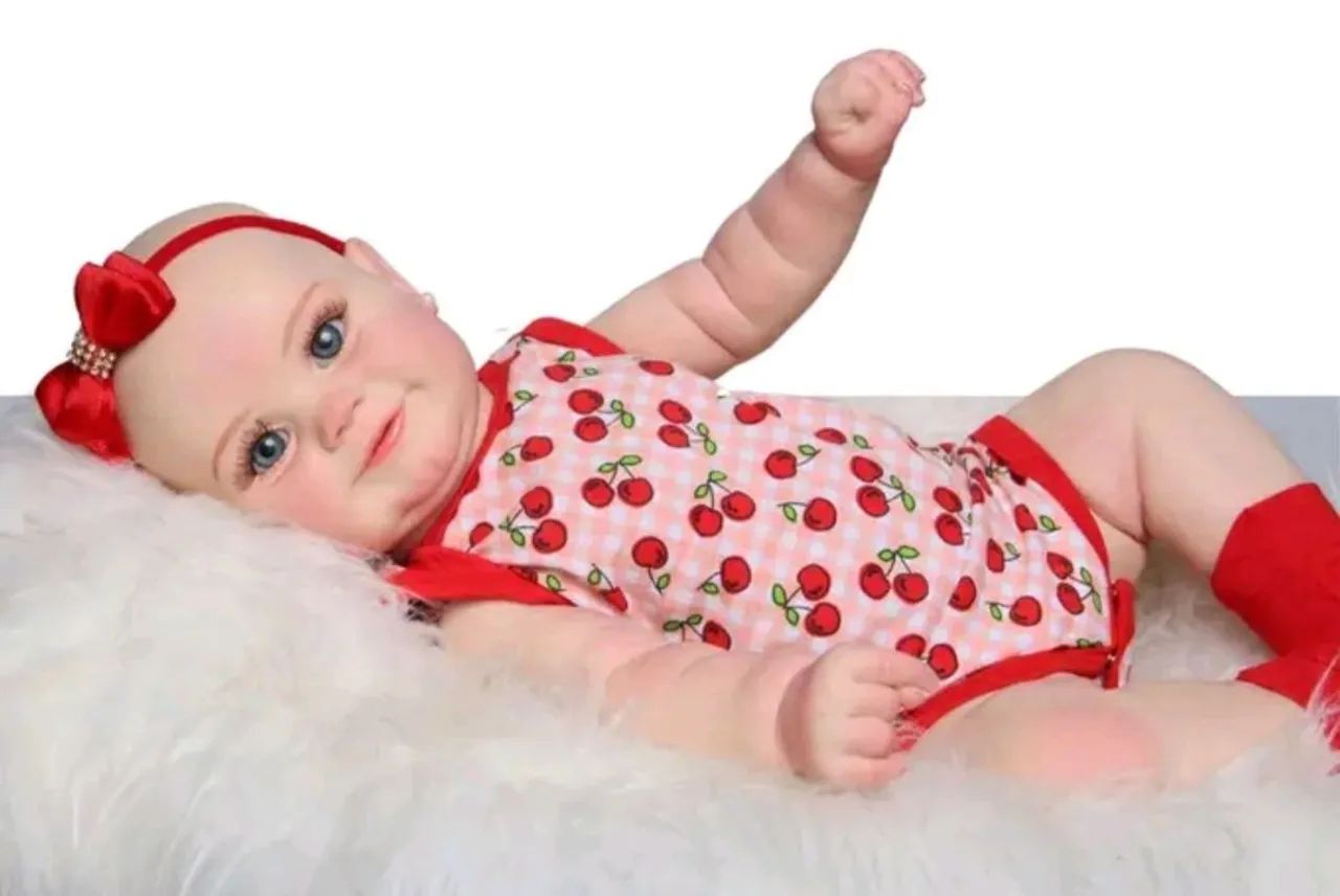 Boneca Reborn Nova 55cm 1.5 kg com acessórios  - Foto 2