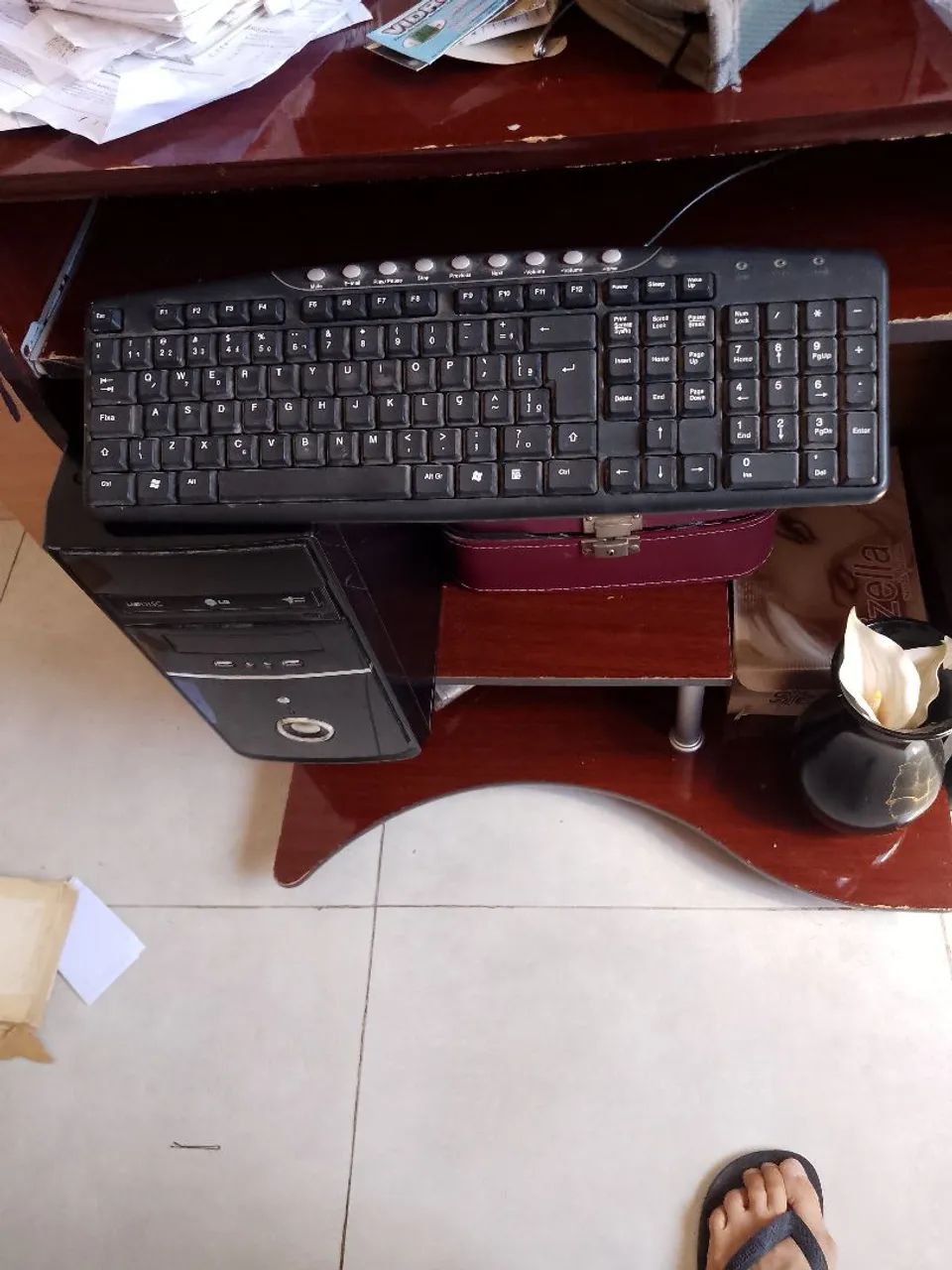 Computador completo com todos os itens e a mesa também. - Foto 2