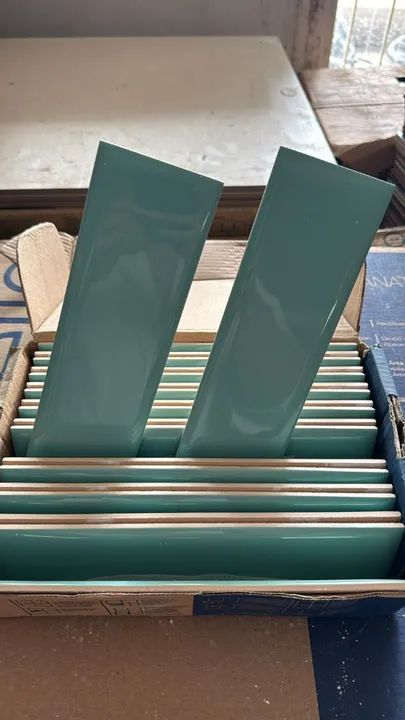 Porcelanato / Pastilha piscina / Bordas - Foto 5