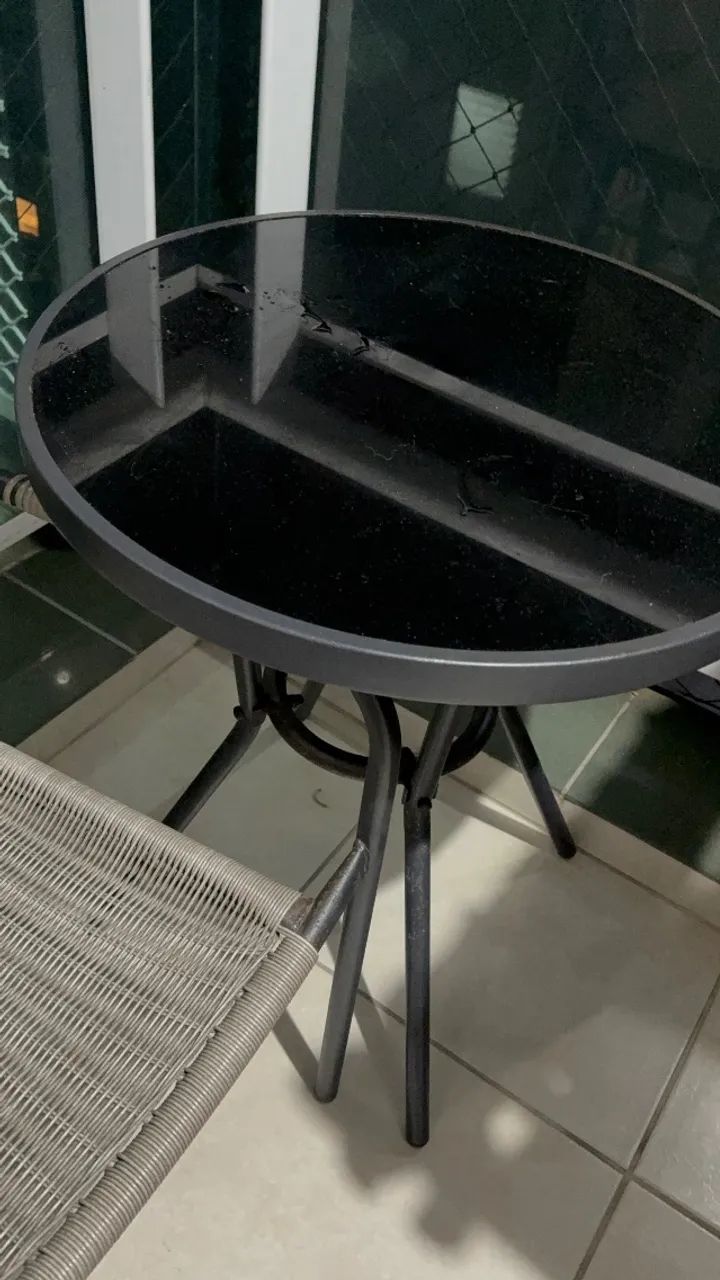 Conjunto mesa e cadeiras