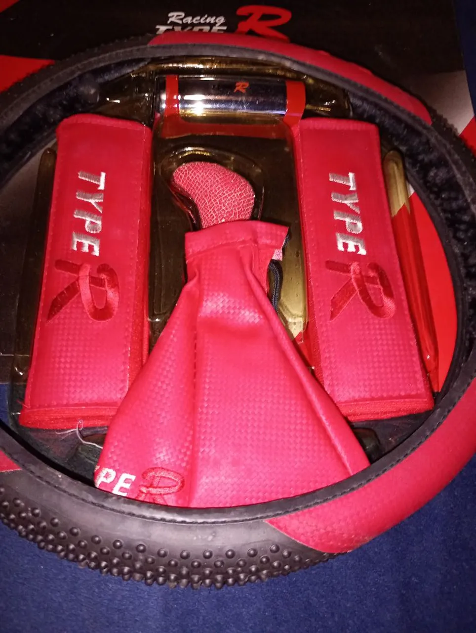 Vendo um Kit novo Volante, Capa de Volante e Engate de Marchas Tipo R Vermelho