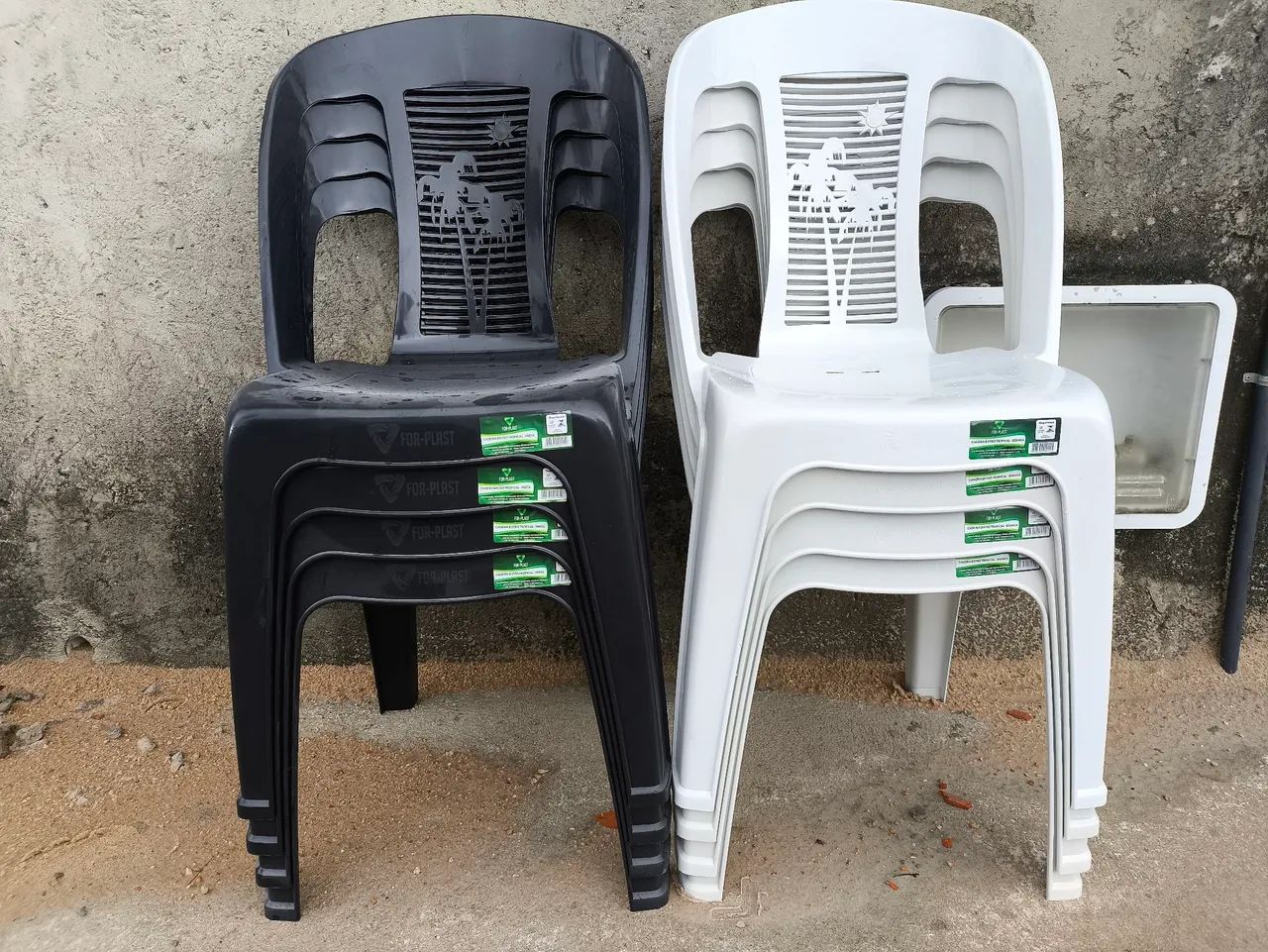 Cadeiras Plásticas Empilháveis - Preço Imperdível! - Foto 3