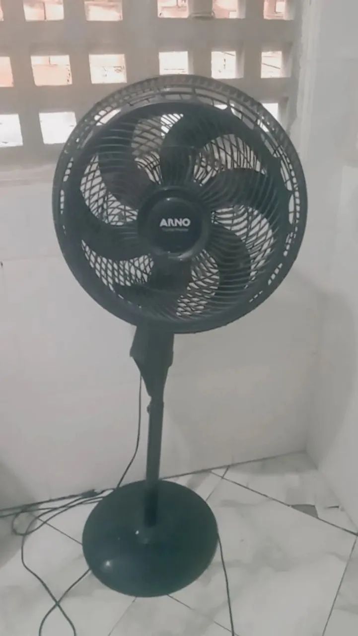 Vendo ventilador torre Arno turbo não reservo envie mensagens se for compra nao troco 