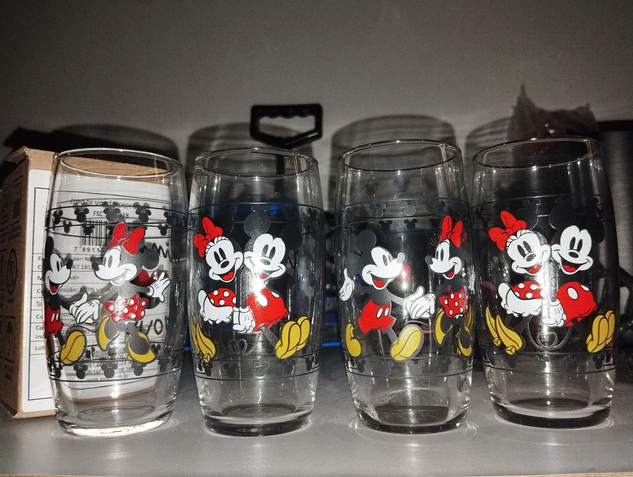 4 Copos de Vidro Decorados Mickey e Minnie