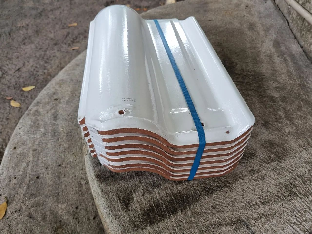 Selling 1300 white one-phase roof tiles brand Tetogres, all in original packaging, new64617966249474122