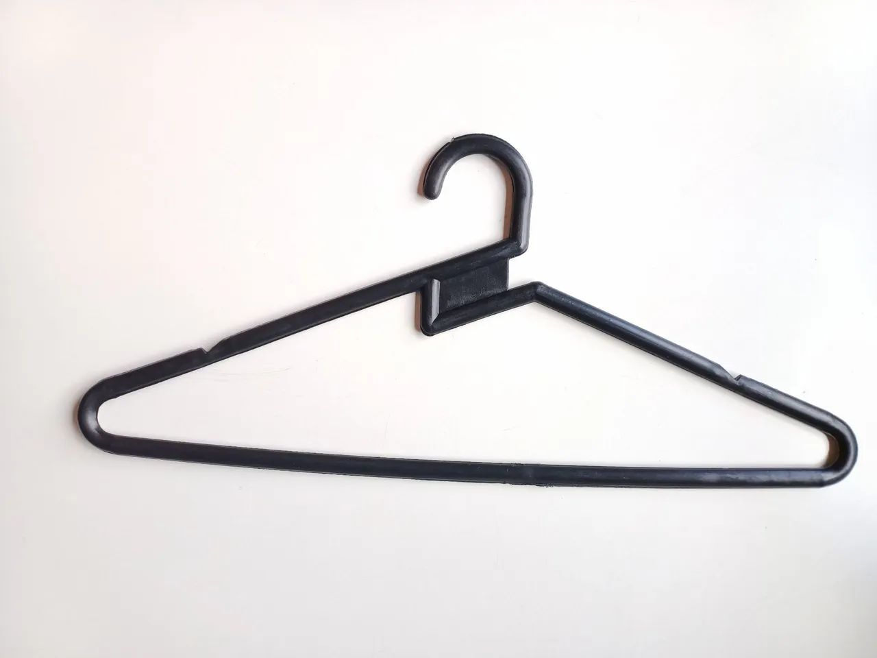 30 Cabides de plástico pretos - Foto 2