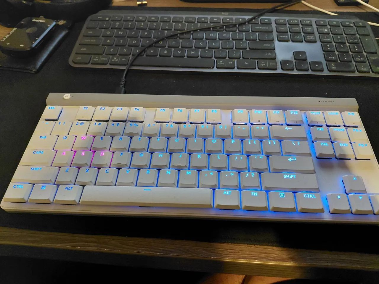 Teclado Mecânico com fio Logitech G515